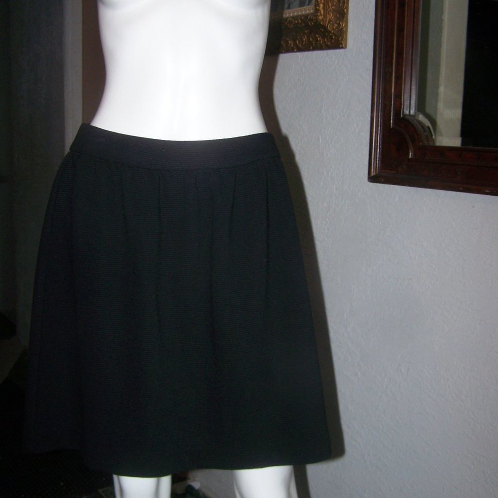 ELLE NWT Black Skirt Size Medium  Elastic Waist